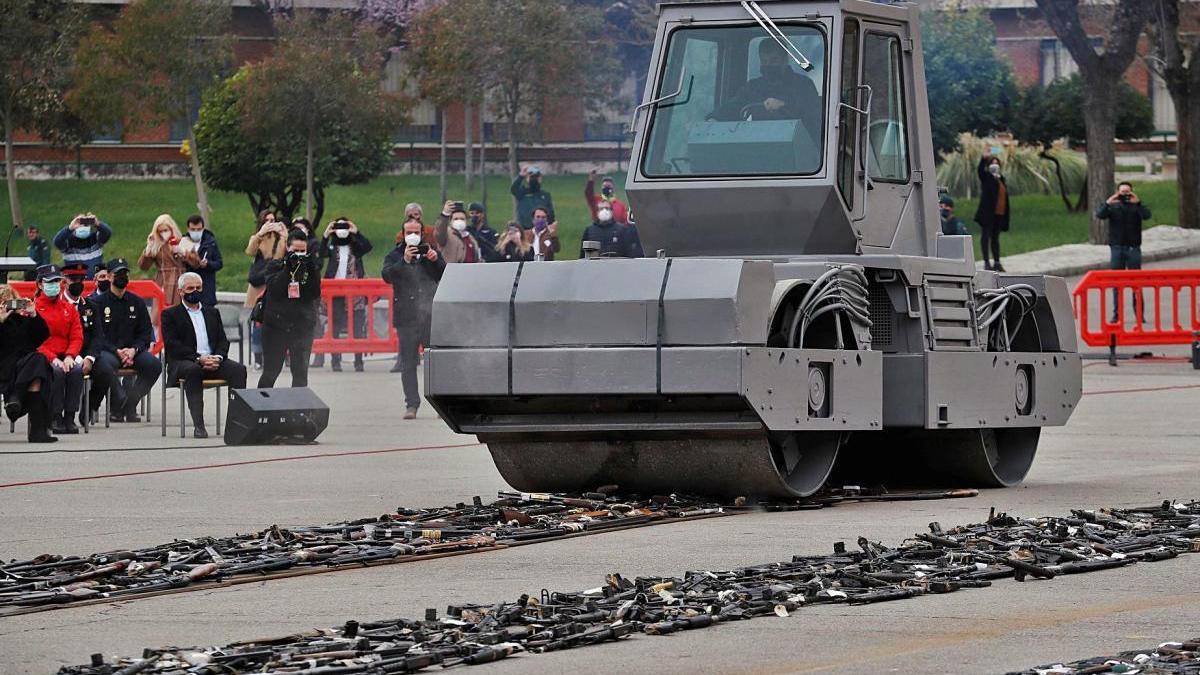 La polèmica marca l&#039;acte de destrucció d&#039;armes d&#039;ETA