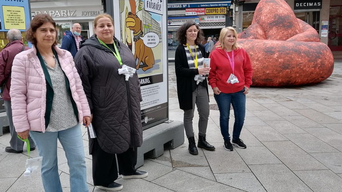 Una caca gigante para concienciar en Vilagarcía