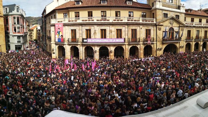 Las mujeres asturianas salen a la calle por el 8M