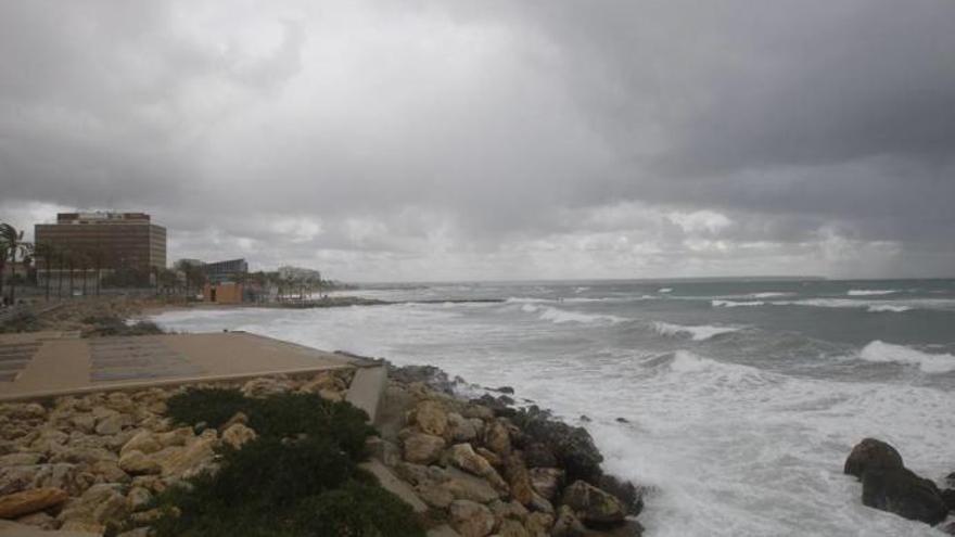 So sieht ein Unwetter an Palmas Playa Can Pere Antoni aus.