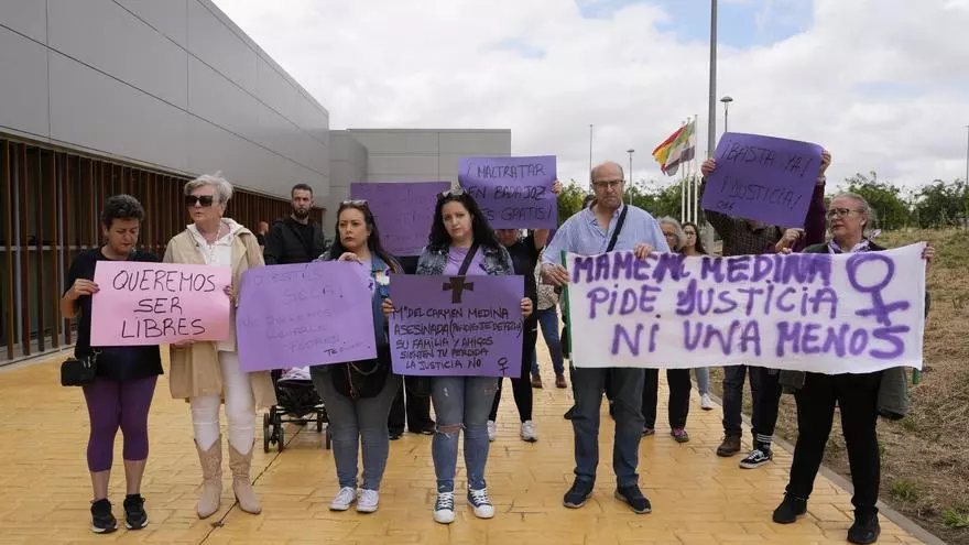 Manifestación por Mamen: «Maltratar en Badajoz es gratis»