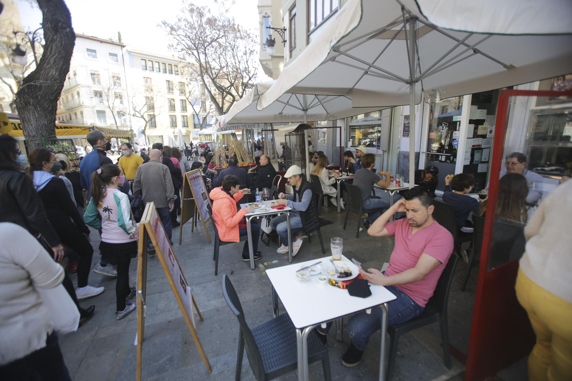 Las buenas temperaturas llenan el centro de València este fin de semana