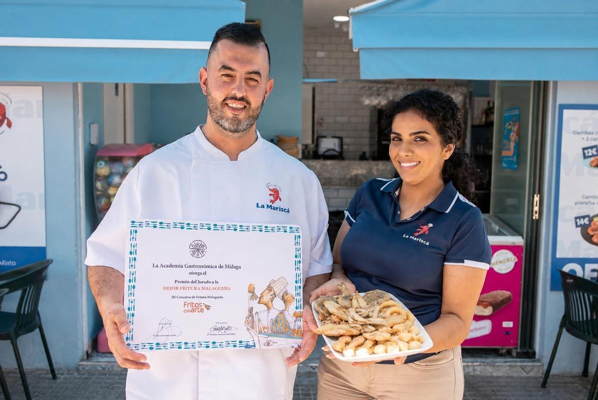 El equipo de 'La Mariscá' con el premio a la mejor fritura