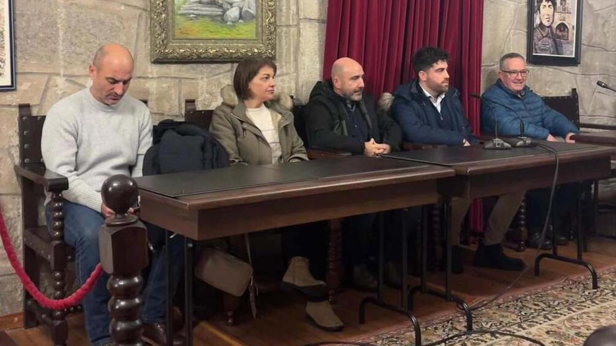 Grupo del PP en el Concello de Padrón durante un pleno