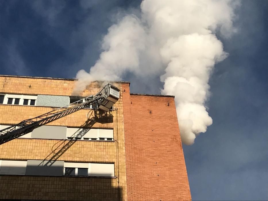 Espectacular incendio en Avilés