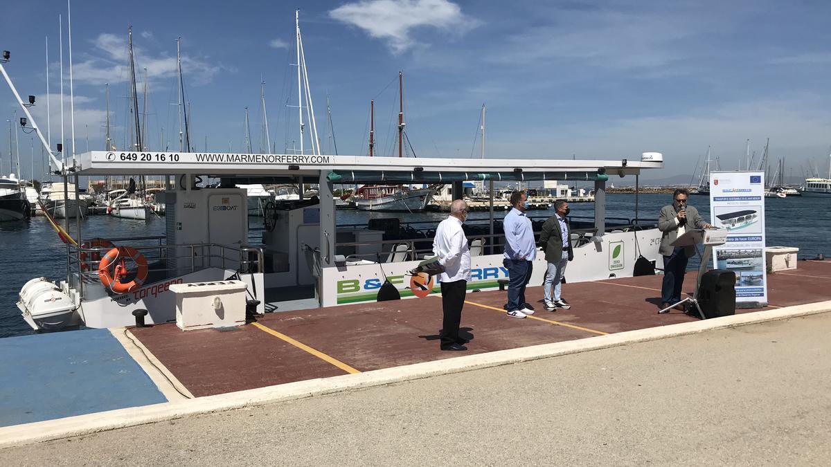 Un momento de la inauguración del barco ecológico.