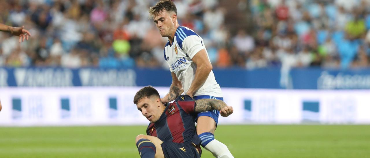 Chavarría, en el partido ante el Levante en La Romareda.