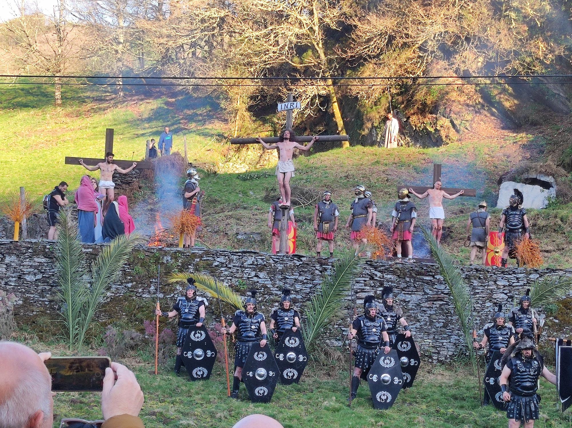 Así es el espectacular vía crucis viviente de Villanueva de Oscos