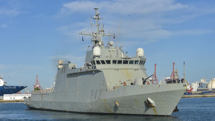El ‘Rayo’ de la Armada descansa en su base tras vigilar las aguas de Canarias