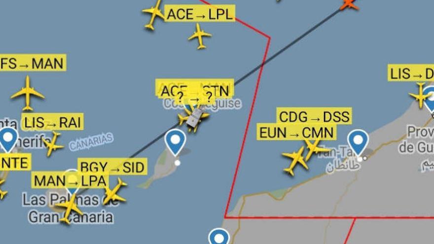 Un posible infarto obliga a cambiar la ruta de un avión con destino a Canarias