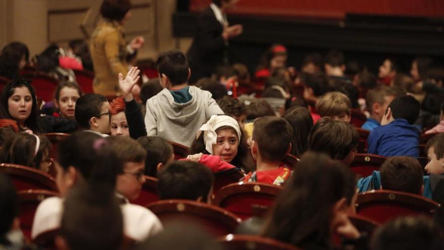 Escolares en el teatro Palacio Valdés.