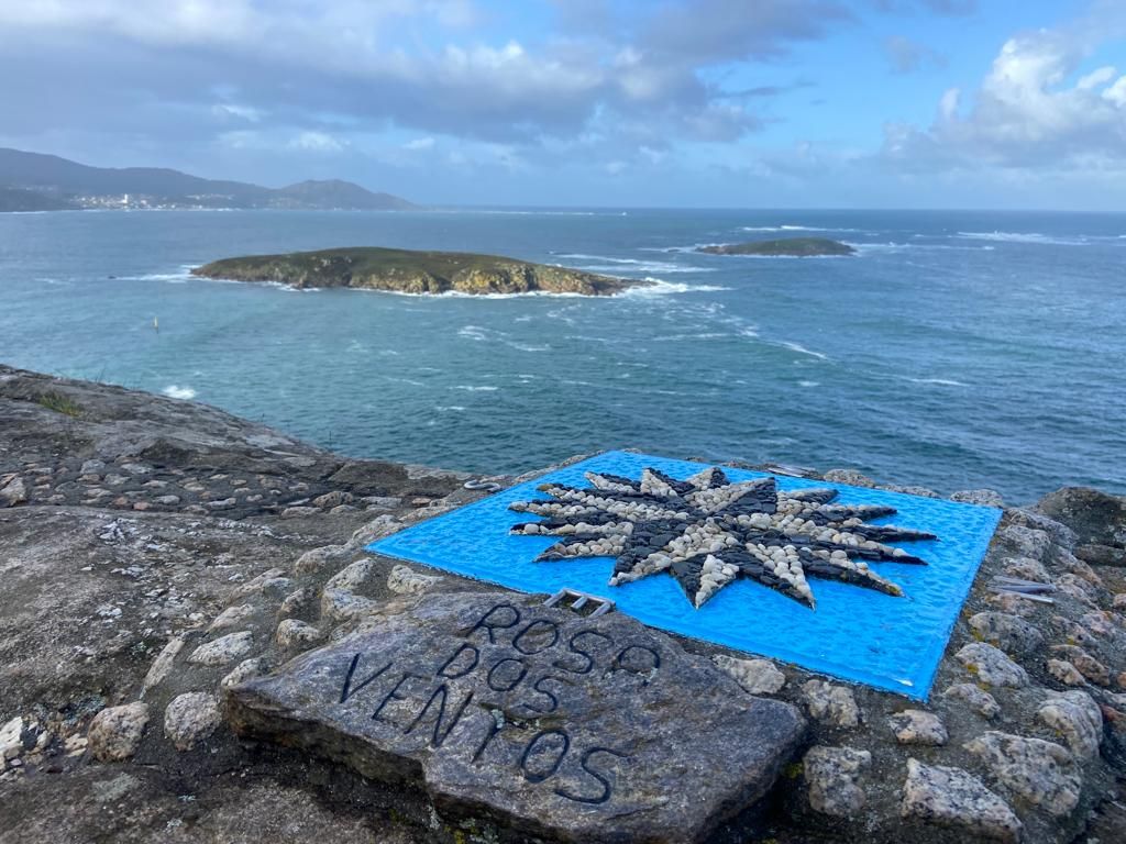 Cañones, un faro, acantilados y petroglifos: la ruta que descubre los encantos de Monteferro