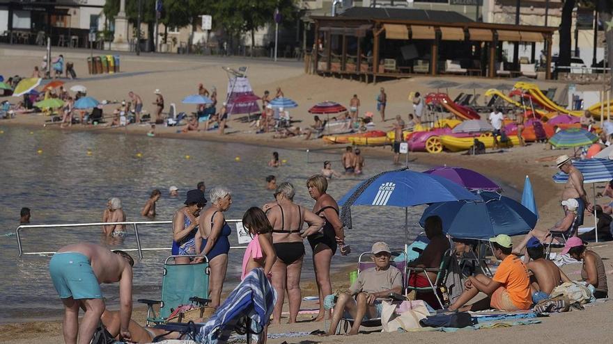 Una tercera onada de calor provoca un augment en els casos d'insolació i deshidratació