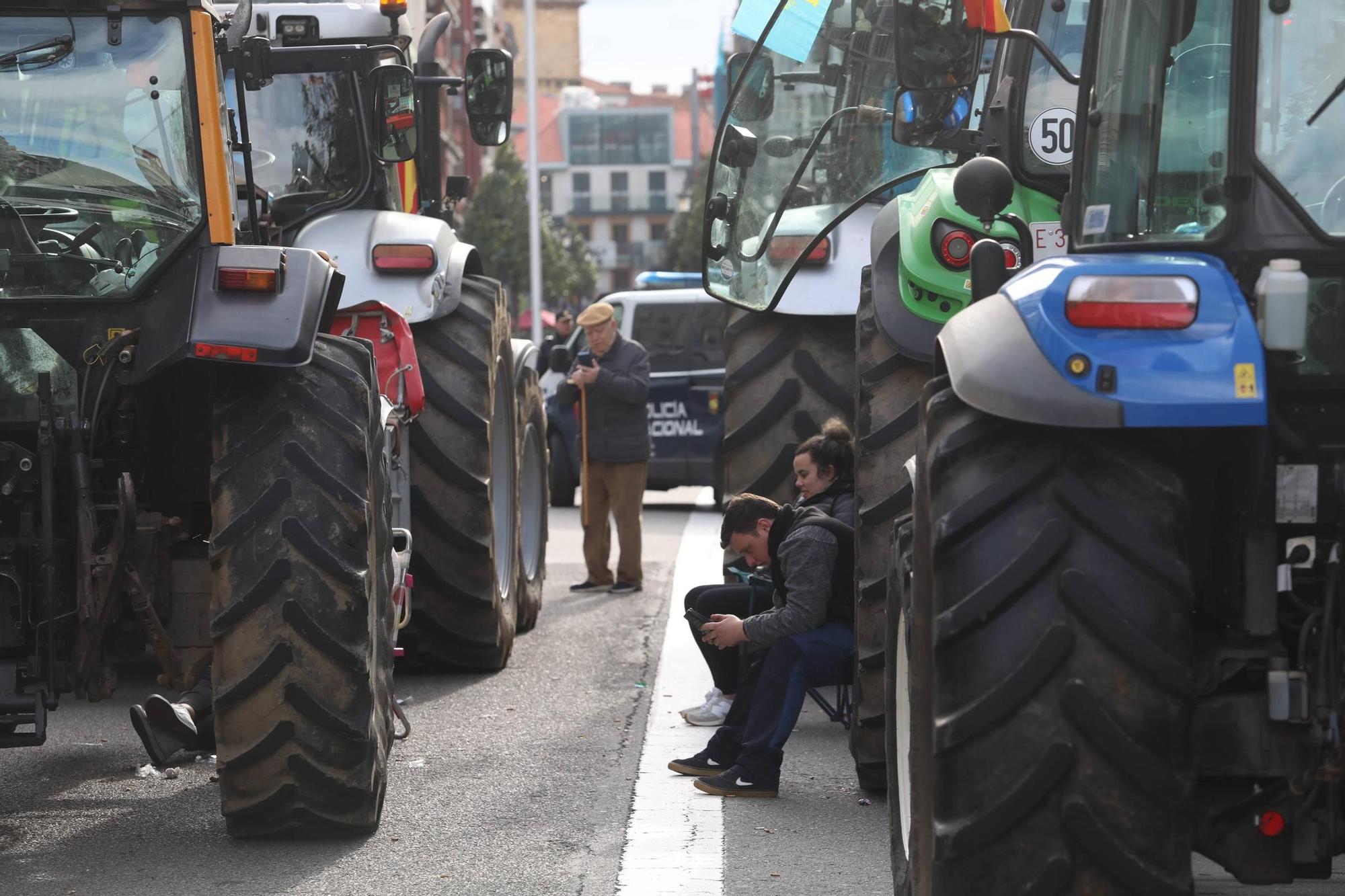 Protestas de los ganaderos y agricultores en Oviedo