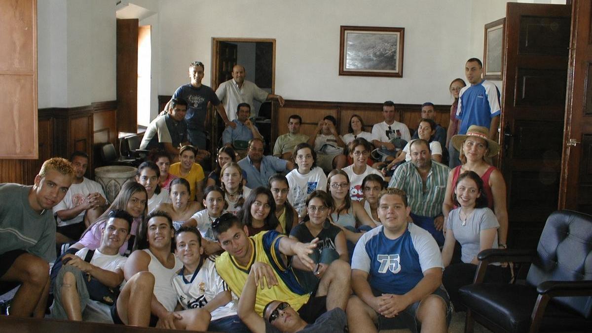 Jóvenes de Valsequillo de Gran Canaria durante su viaje a Córdoba en 2002.
