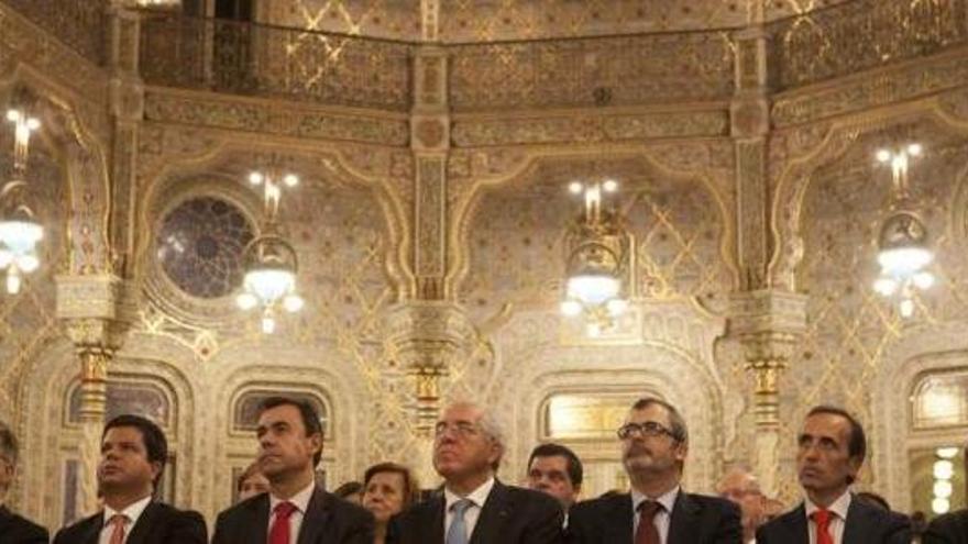 Autoridades de Zamora y Oporto en el Salón Árabe del Palacio de la Bolsa.