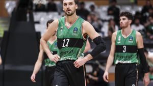 Archivo - Sam Dekker of Joventut Badalona looks on during the BKT EuroCup, match played between Joventut Badalona and Buducnost VOLI Podgorica at Palau Blaugrana on November 13, 2024 in Badalona, Spain.