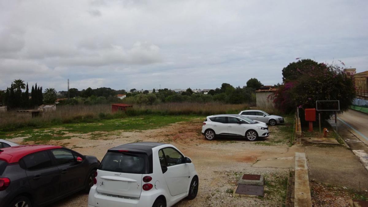 Terreno junto al Hospital de La Pedrera en Dénia, donde se construirán las dotaciones | CARLOS LÓPEZ