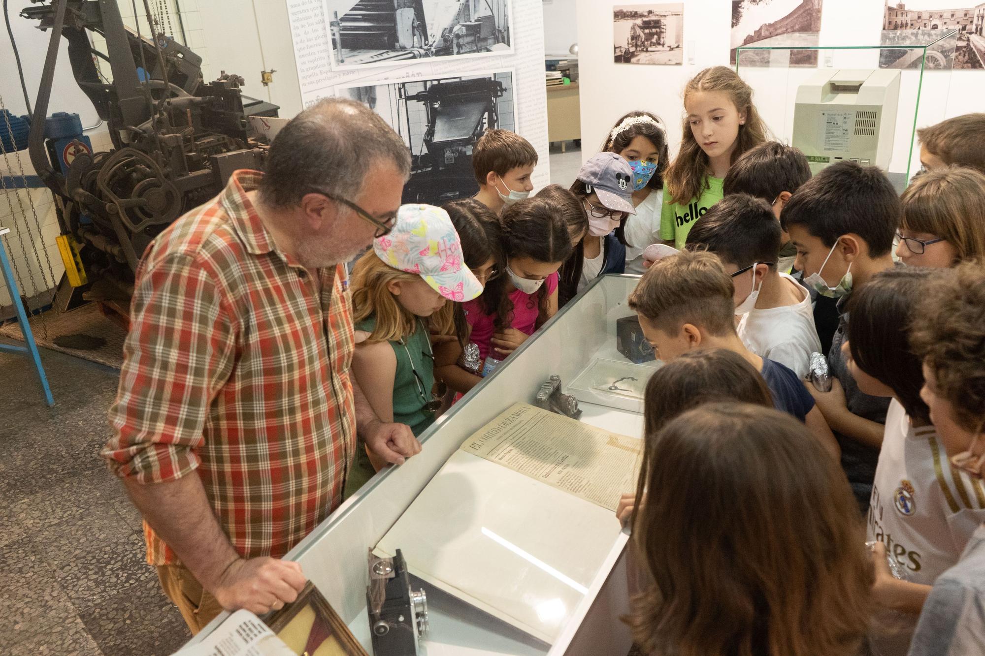 Visita de alumnos del colegio Sagrado Corazón de Jesús al periódico.