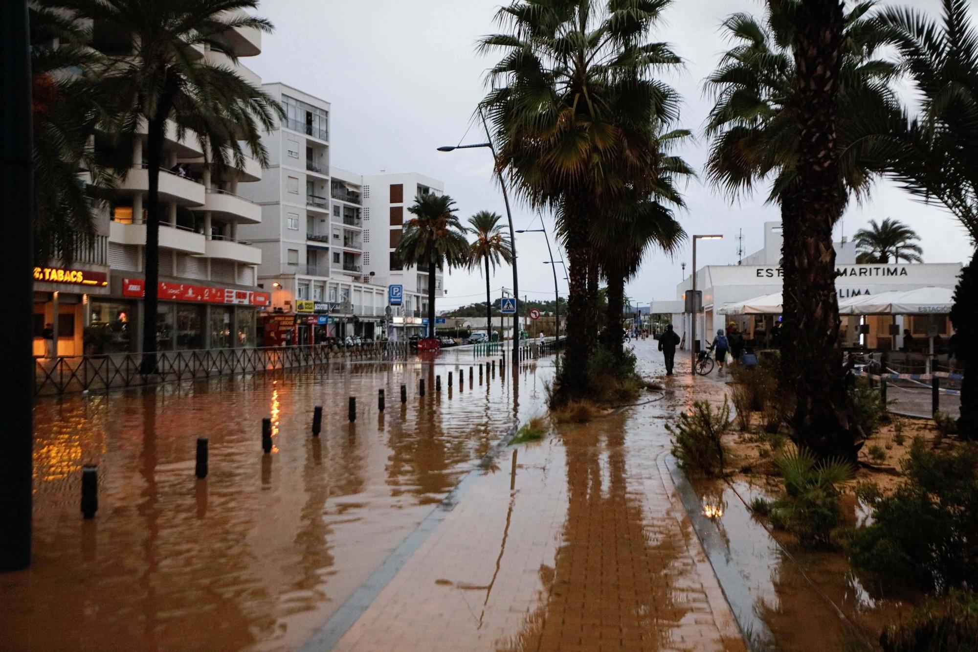 Las imágenes de la dana 'Alice' en la tarde del sábado en Ibiza