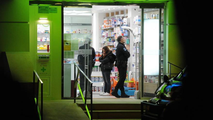 Pilladas dos ladronas reincidentes al tratar de robar en la farmacia Cónsul