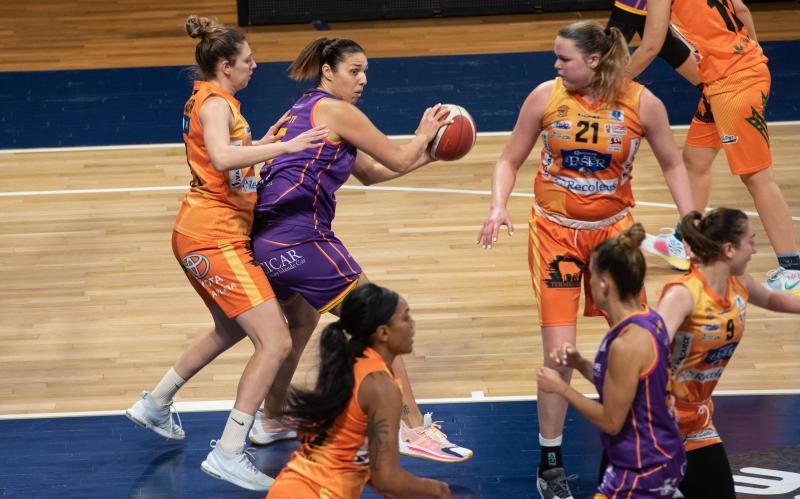 Partido de baloncesto femenino: Clarinos-Quesos El Pastor