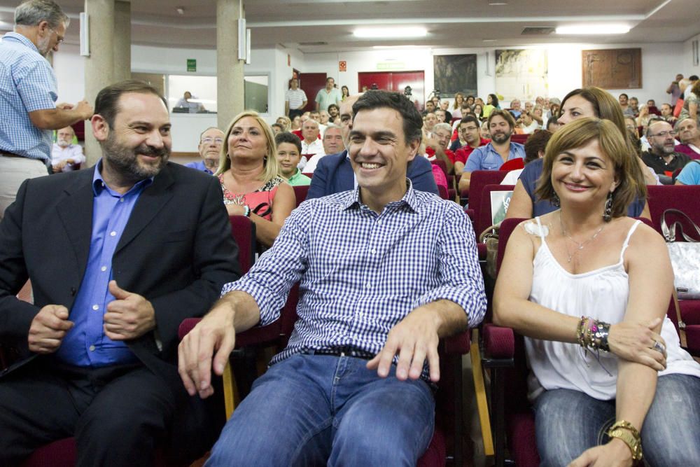 José Luis Ábalos, Pedro Sánchez y la escritora Carmen Amoraga, en el primer acto de Sánchez como candidato a las primarias socialistas de 2014, en la sede de UGT-PV en València.