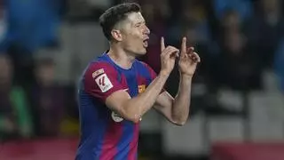 Victoria con hat-trick, pero Xavi sigue sin sonreír