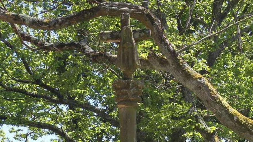 La cruz de Moneixas se construyó en el año 1763.