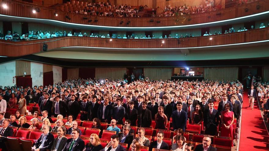 El acto de graduación de la EPI en Gijón, en imágenes