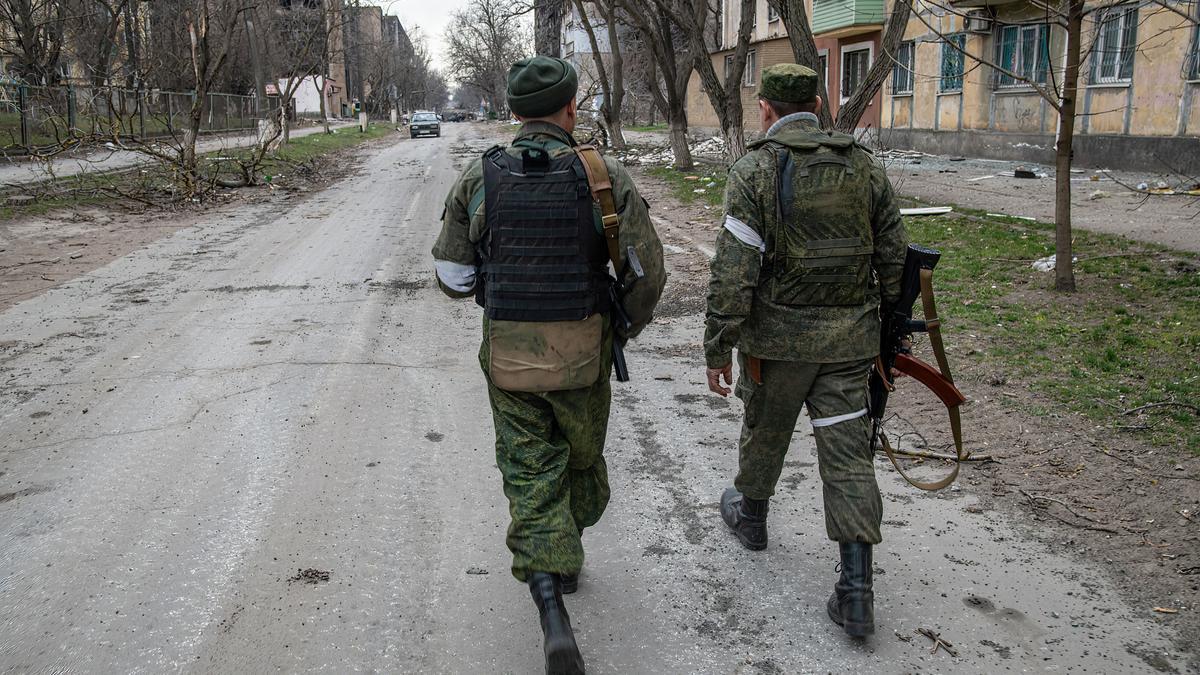 Milicianos de la autoproclamada República Popular de Donetsk en la ciudad de Mariúpol, en el sureste de Ucrania. Maximilian Clarke