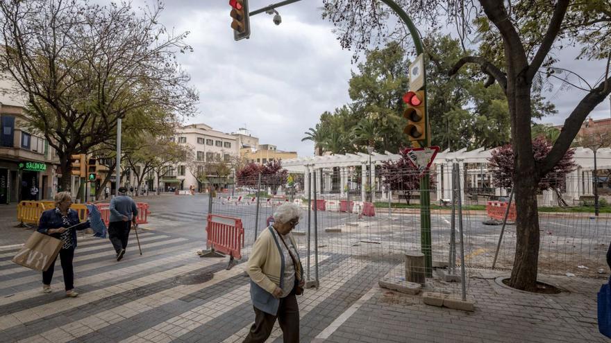 Acusan a Cort de «improvisar» con el cambio de circulación de la plaza de las Columnas