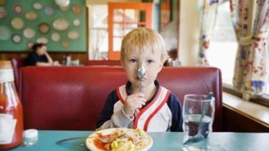 Restaurant romà causa polèmica en rebutjar a menors de 5 anys