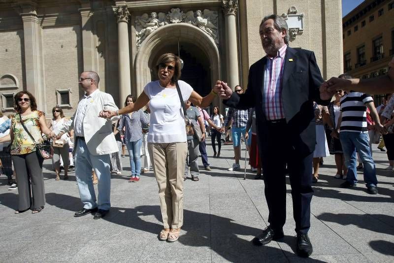 Fotogalería de la cadena humana  organizada por AFEDAZ