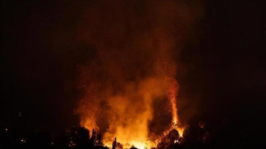 La UME avanza en la estabilización del gran incendio entre Ávila y Madrid con "cabezas activas" aún por controlar