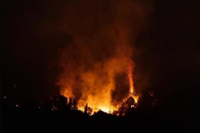 La UME avanza en la estabilización del gran incendio entre Ávila y Madrid con "cabezas activas" aún por controlar