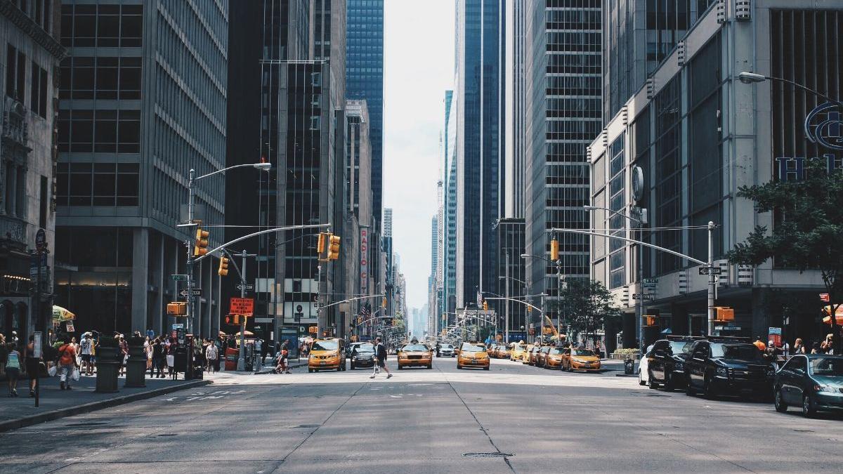 Los entornos urbanos no presentan fractales, como pueden observarse en la naturaleza. Sus formas rígidas no son del agrado del cerebro humano.