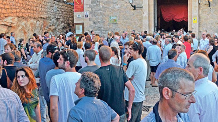 Multitudinario funeral en Valldemossa por el empresario fallecido