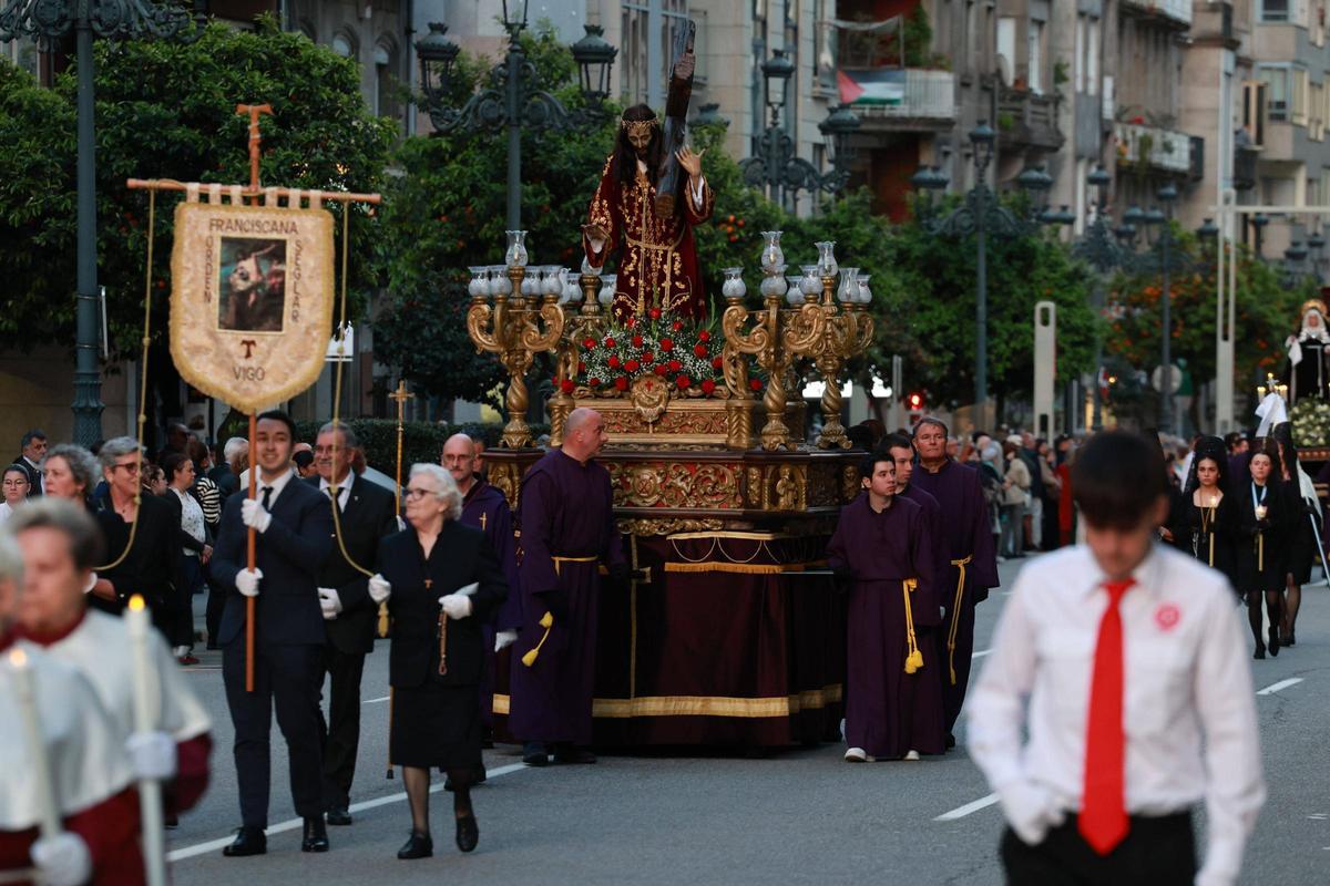Procesiones en Vigo: paso del Jueves Santo en la parroquia del Sagrado Corazón de Xesús