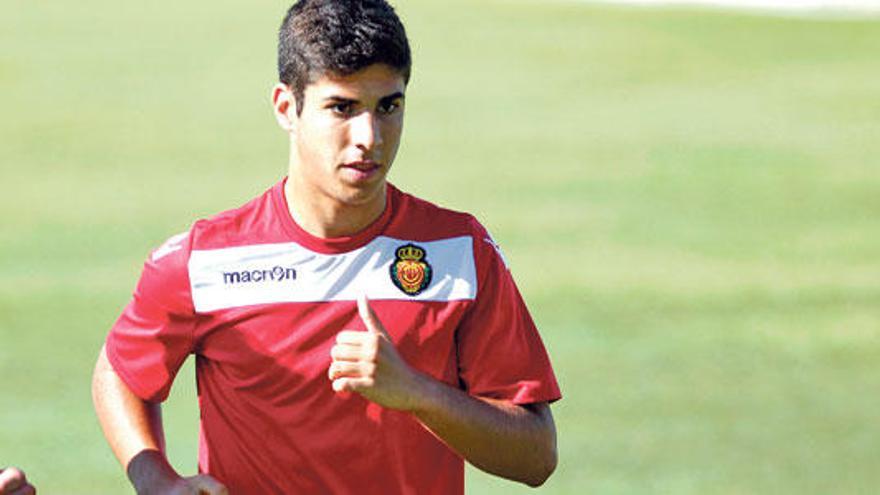 Marco Asensio se ejercita en Son Bibiloni durante el entrenamiento del martes.