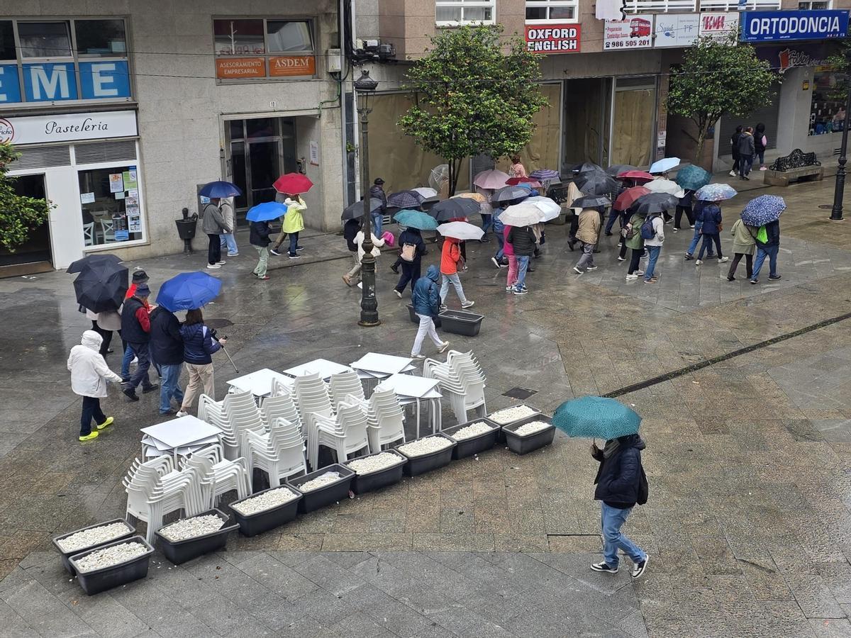 Un grupo de visitantes en Vilagarcía, esta mañana.