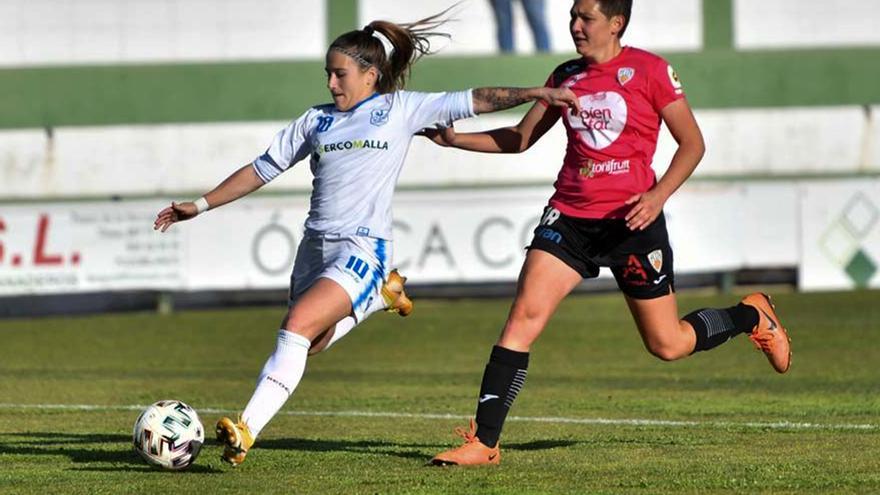 Natalia Montilla, del CD Pozoalbense, en un partido en el Municipal.