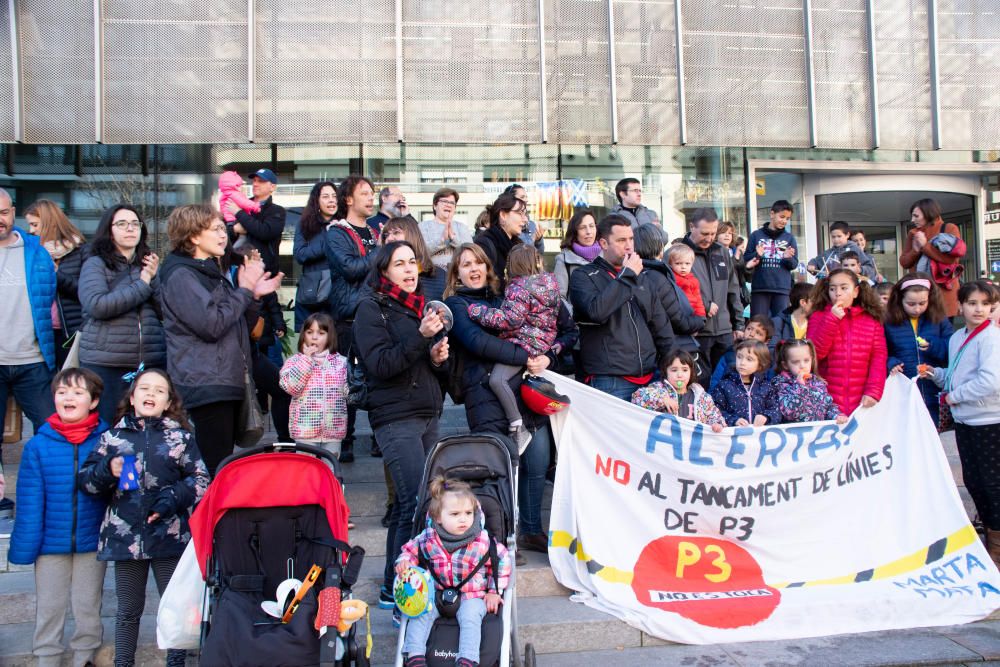 Protesta contra el tancament de la línia de P-3 del Marta Mata