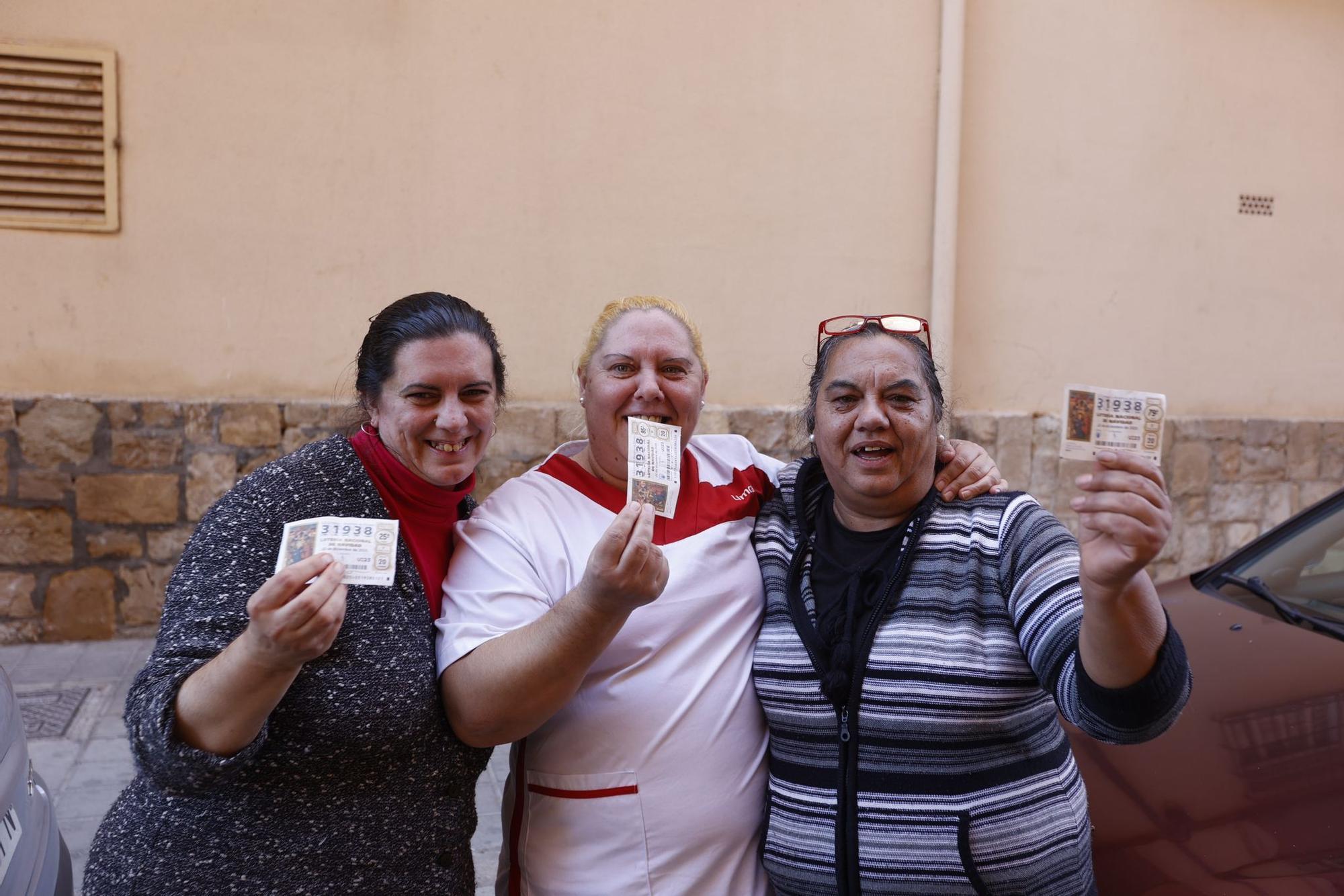 Los vecinos del Barrio Obrero e Alicante celebran un tercer premio de la Lotería de Navidad