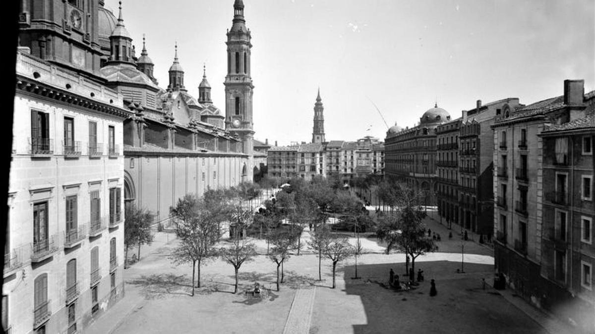 Vista de la plaza del Pilar en 1910