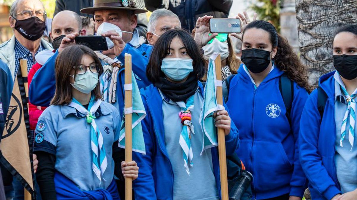 Entrega de la bandera a centros educativos