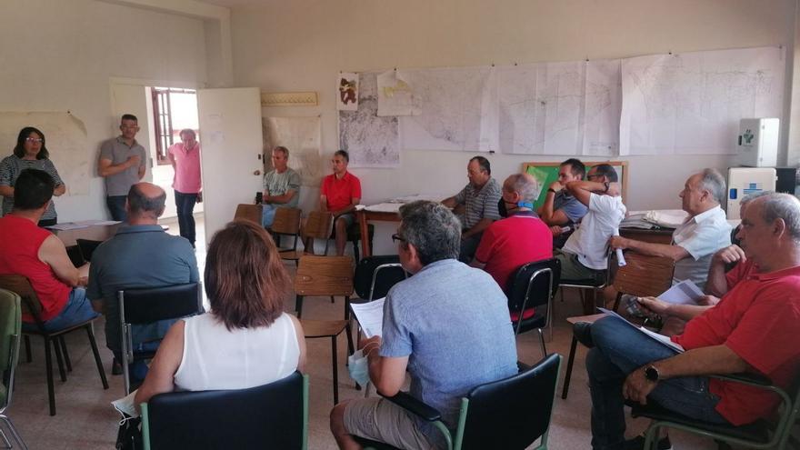 Agricultores de Toro y de otros pueblos del alfoz, en la reunión celebrada en la junta agropecuaria. | M. J. C.