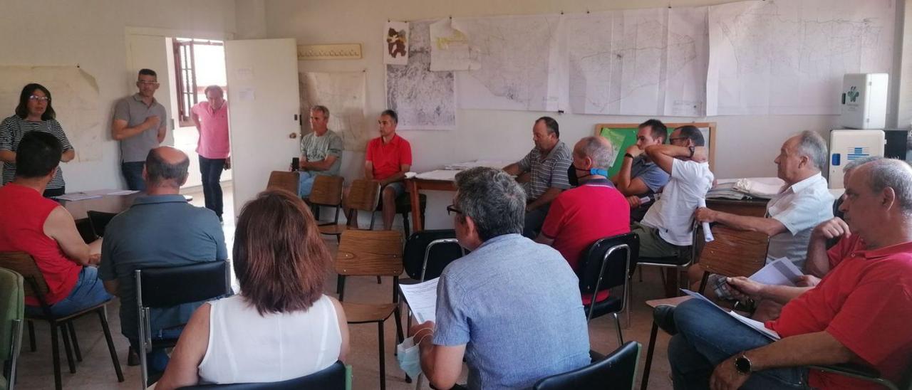 Agricultores de Toro y de otros pueblos del alfoz, en la reunión celebrada en la junta agropecuaria. | M. J. C.