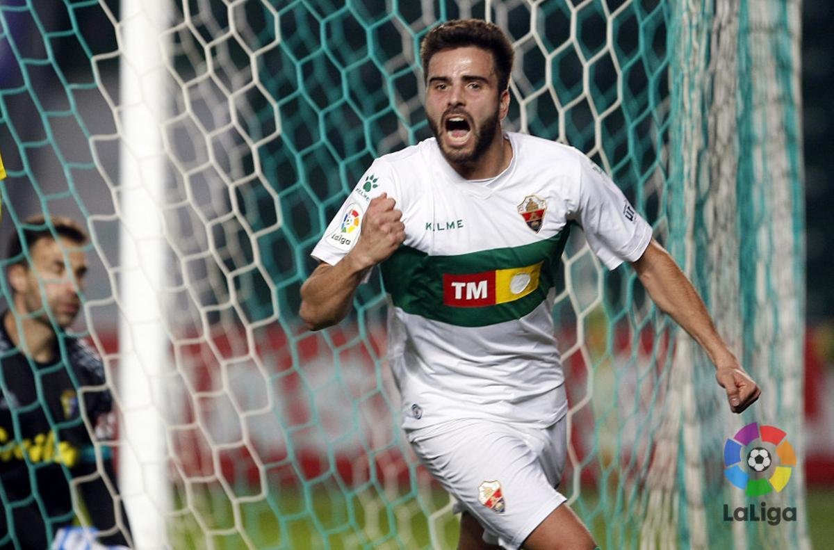 Pelayo celebra con un gol con el Elche