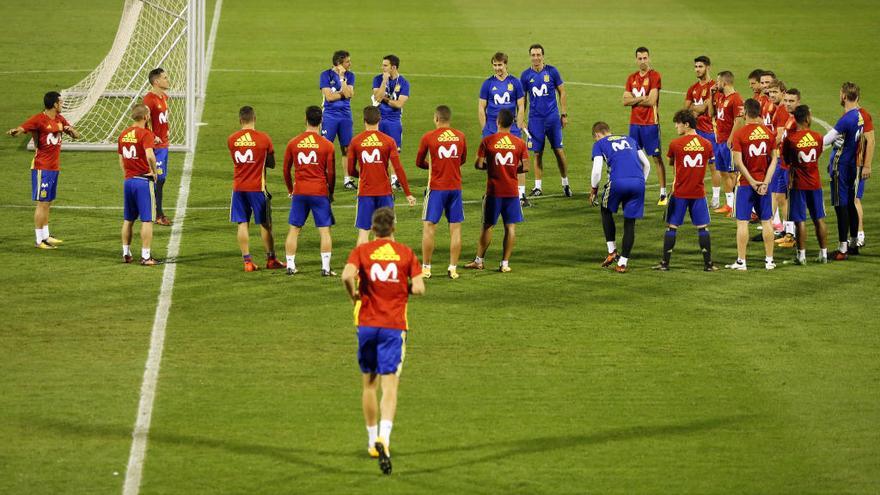 Los jugadores de la selección antes de un encuentro clasificatorio.